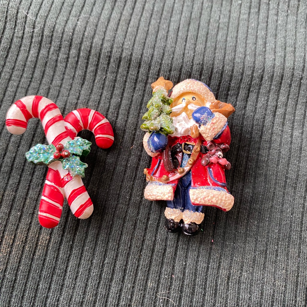 2 Resin Christmas Brooch’s